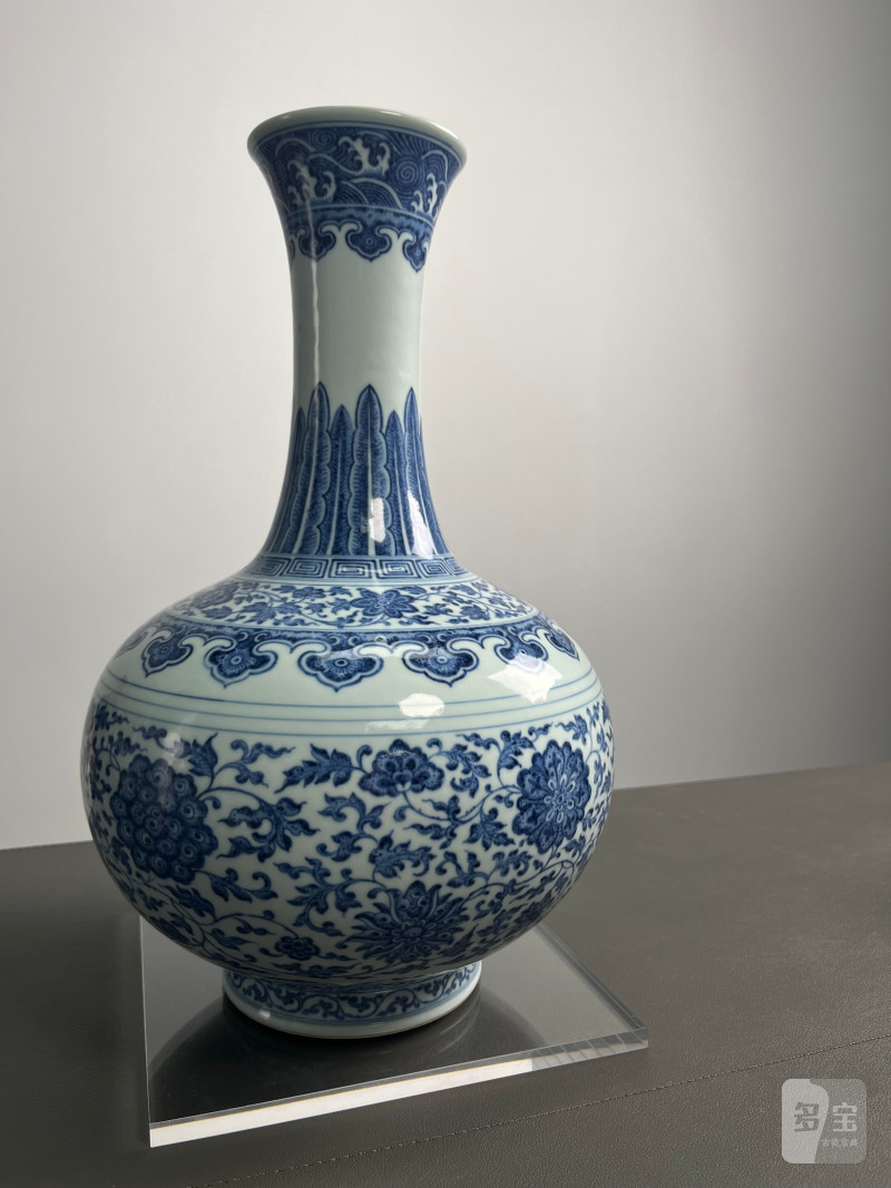 清乾隆  青花缠枝莲纹赏瓶 - 图7